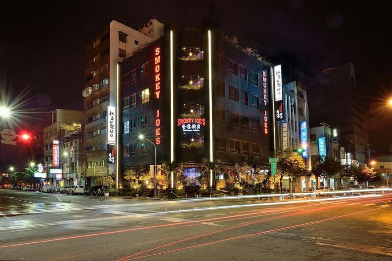 Smokey Joe'S Apartment Kaohsiung Exterior photo